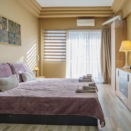 Eleana's Art Studio Apartment *