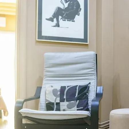 Eleana's Art Studio Apartment *