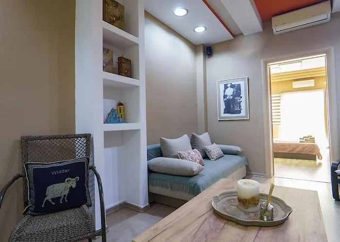 Eleana's Art Studio Apartment